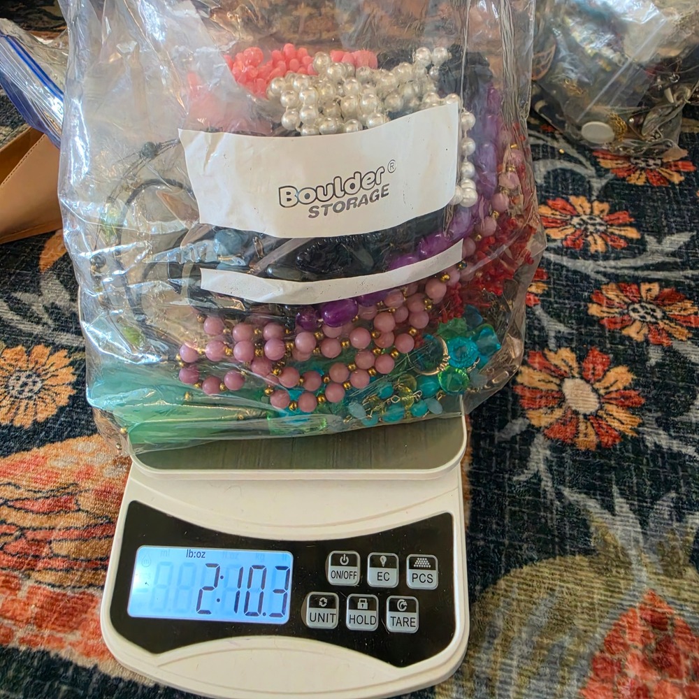 Mixed Costume Jewelry Lot 2lb 10oz Grab Bag Beaded Necklaces Bangles Earrings
